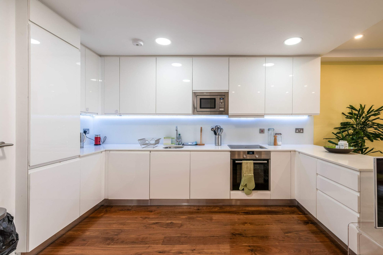 Others 3, Beautiful Canal-side Flat in Hackney, London