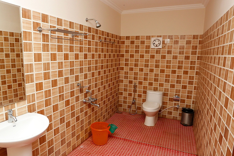 Bathroom 3, Jet Paark, Wayanad