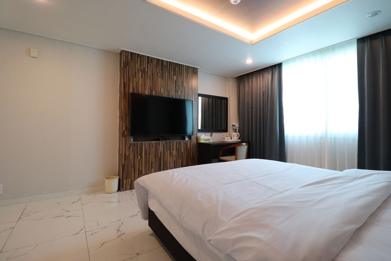 Bedroom 4, Chungju Grand Hotel, Chungju