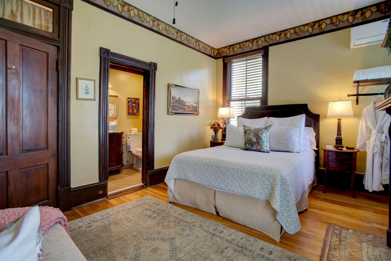 Bedroom 3, Azalea Inn and Villas, Chatham