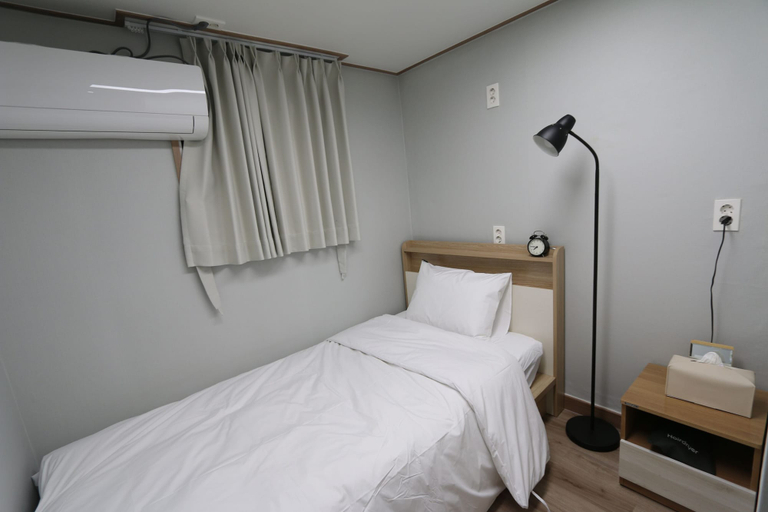 Bedroom 3, L3 Guesthouse, Mapo