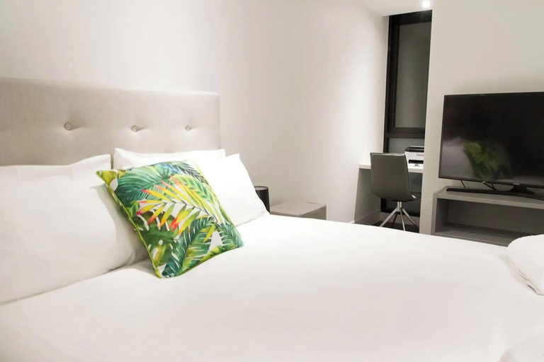 Bedroom 4, Modern + Spacious 2bd/2bath - Stunning City Views!, Melbourne