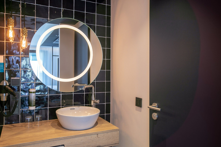 Bathroom 4, H2 Hotel Budapest, Budapesti