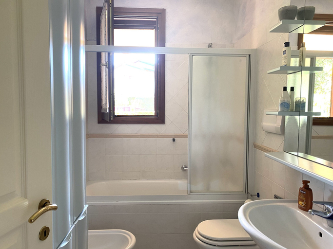 Bathroom 4, Garda Resort Village, Verona