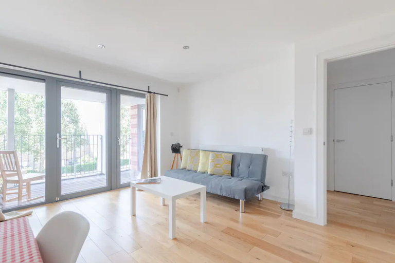 Others 2, Vibrant 1BD Flat w/ Private Balcony, Camberwell!, London