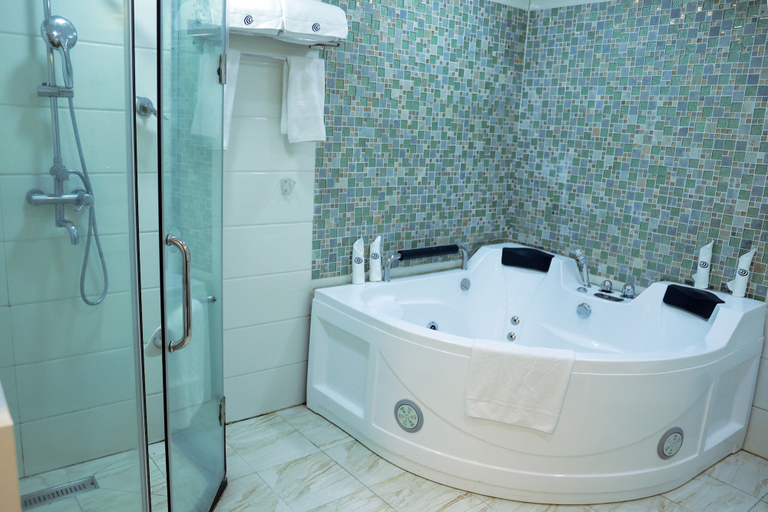 Bathroom 4, Bole Ambassador Hotel, Addis Abeba