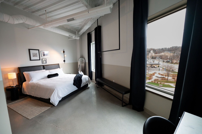 Bedroom 4, Arch and Cable Hotel, Blue Earth