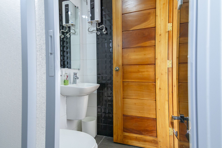 Bathroom 4, RiCio Haus, Baguio City