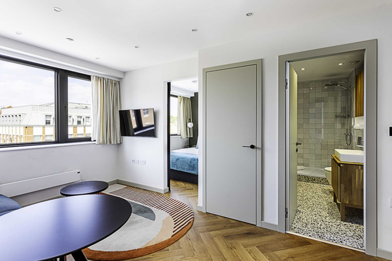 Bathroom 3, 1-bed Apartment: Close to Wimbledon Station, London