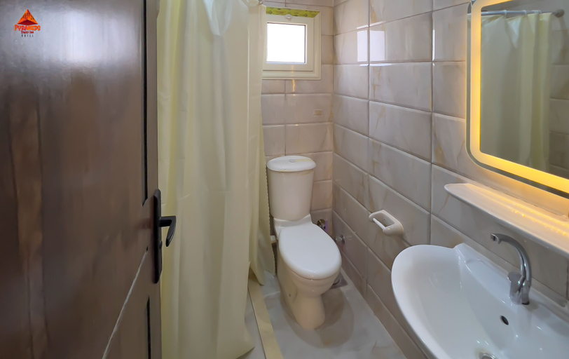 Bathroom 5, pyramids tower view inn, Al-Ahram