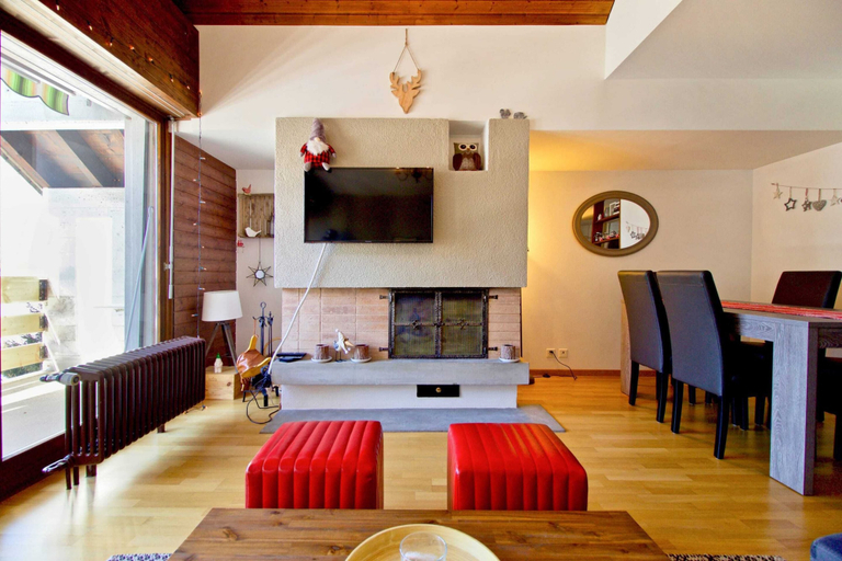 Dining 4, Joli Appartement Ensoleillé à Vercorin, Sierre