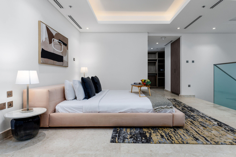 Bedroom 3, Maison Privee - Exquisite Duplex with Private Patio & Loft Living, Dubai