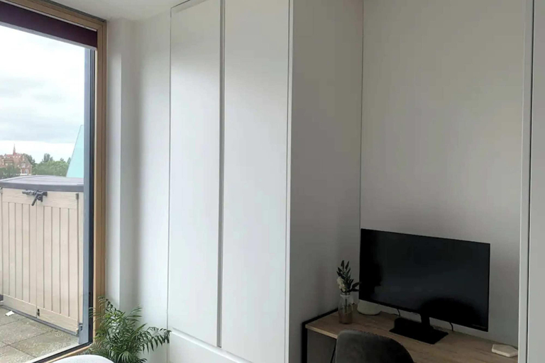 Others 5, Stylish 2BD Flat With Private Balcony - Battersea, London