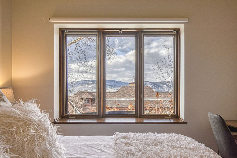 Bedroom 2, Algonquin Chalets, Les Laurentides