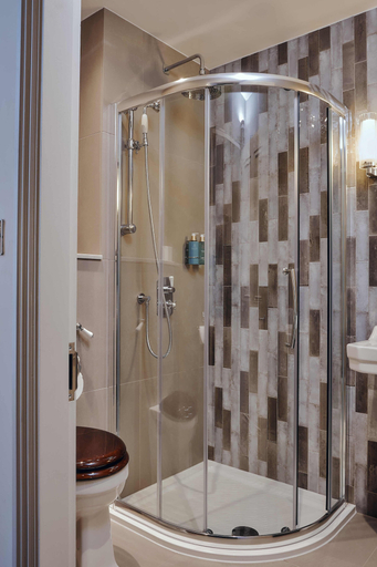 Bathroom 4, The Black Lion Pub & Boutique Guesthouse, London