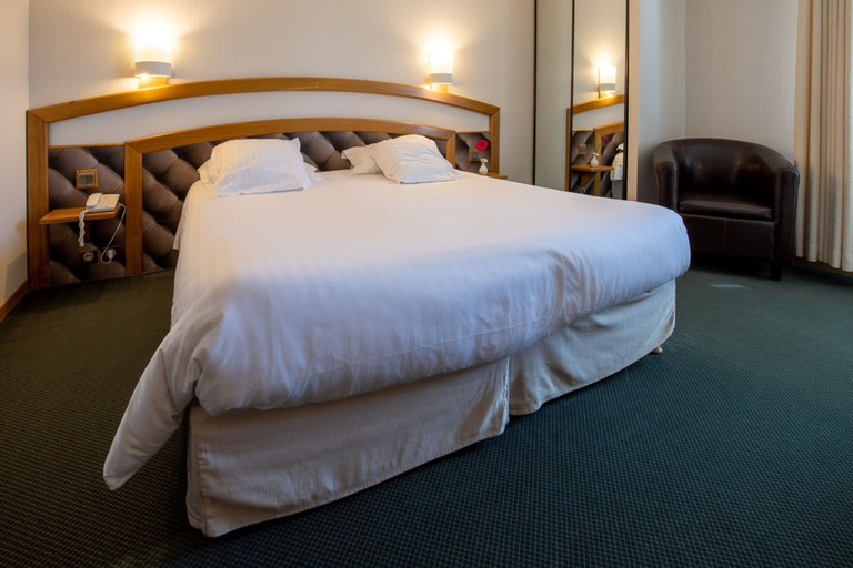 Bedroom 3, Best Western Le Relais de Laguiole Hotel & Spa, Aveyron