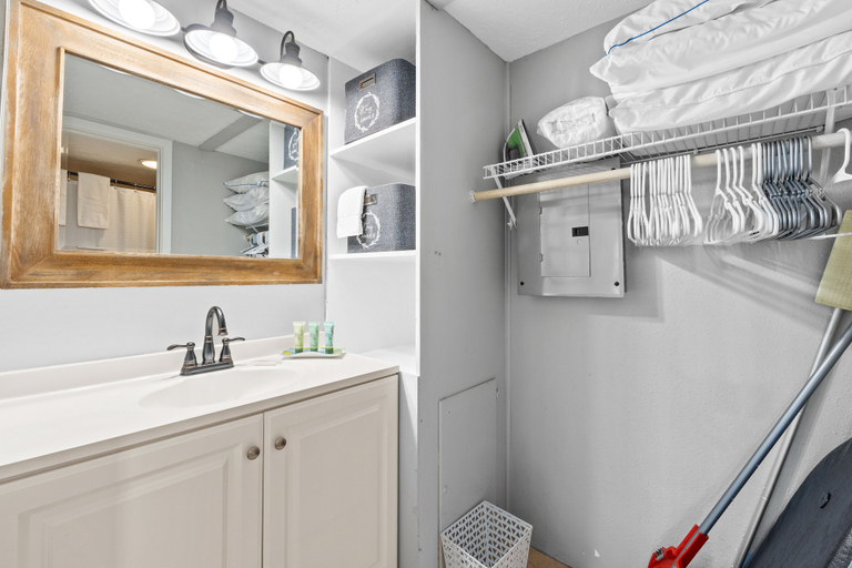 Bathroom 4, Fontainebleau Terrace by Book That Condo, Bay