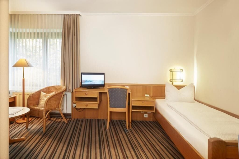 Bedroom 5, Park Hotel Berlin, Heidekreis