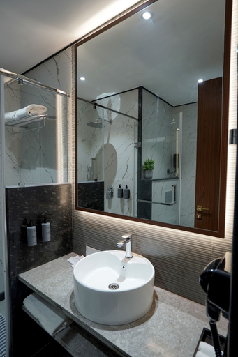 Bathroom, M2 Square by Monday Premium, Nagpur