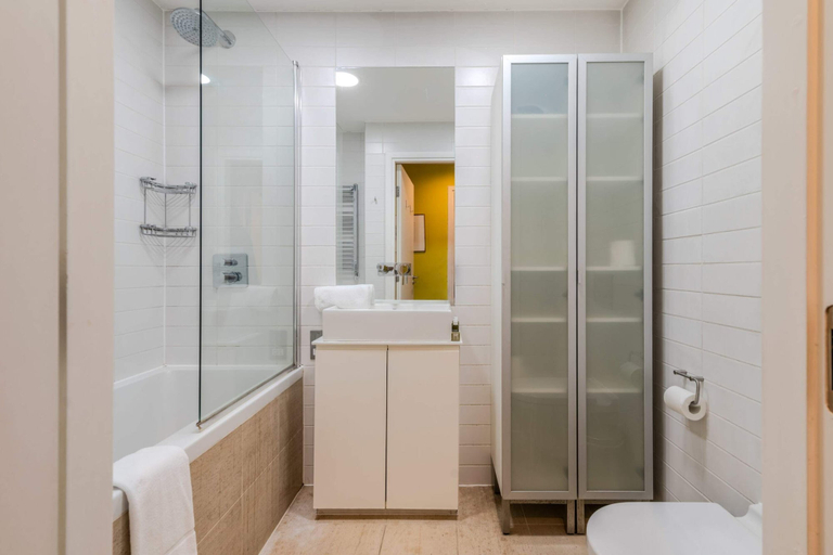 Others 2, Beautiful Canal-side Flat in Hackney, London