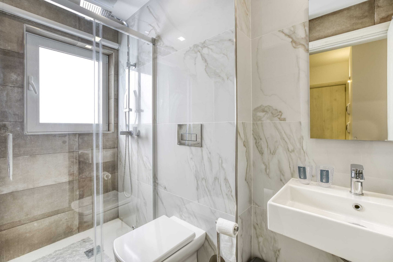 Bathroom 3, Gzira Suite 14
