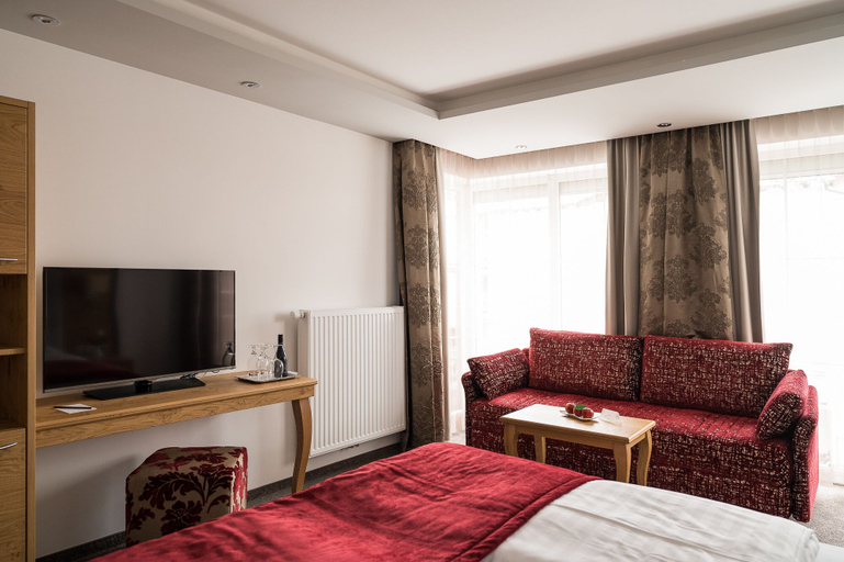 Bedroom 2, Hotel Seespitz, Landeck