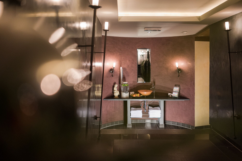 Bathroom 3, Hotel Seespitz, Landeck