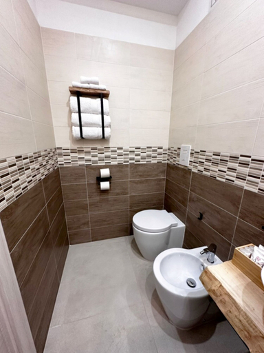 Bathroom 5, DOMUS BALCANTE, Napoli