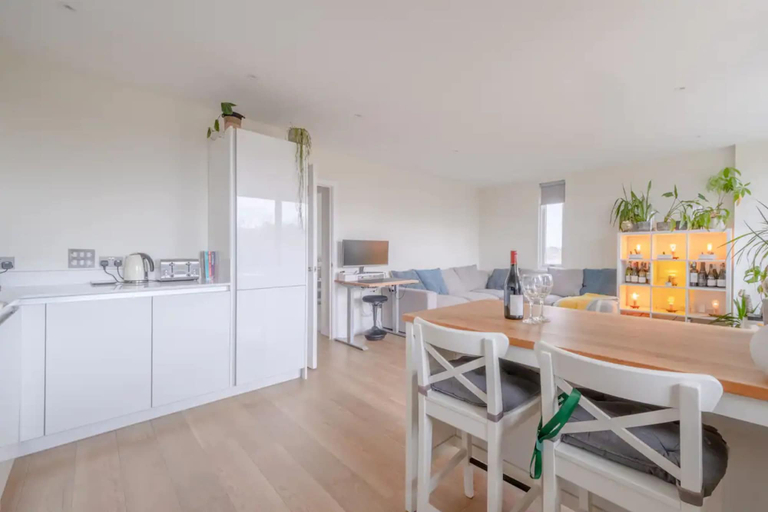 Others 4, Modern 2 Bedroom Flat in Elephant and Castle, London