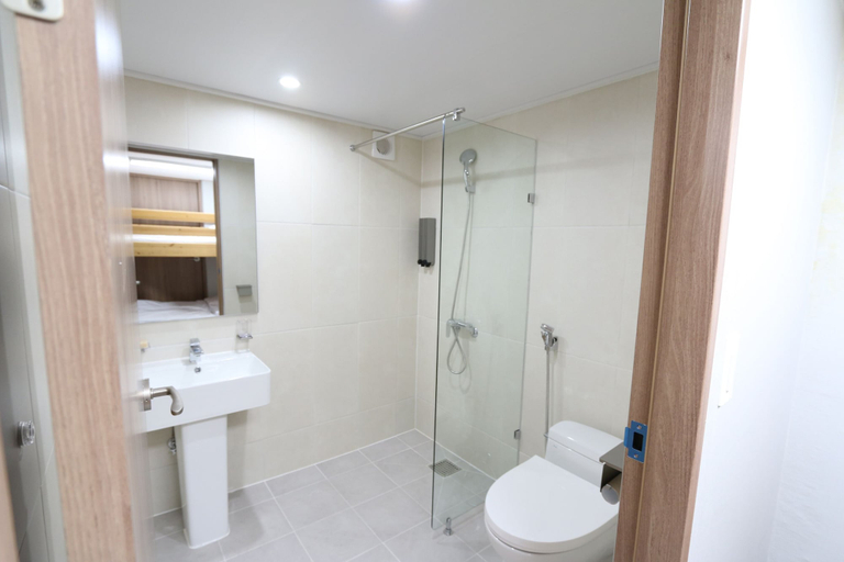 Bathroom 5, L3 Guesthouse, Mapo