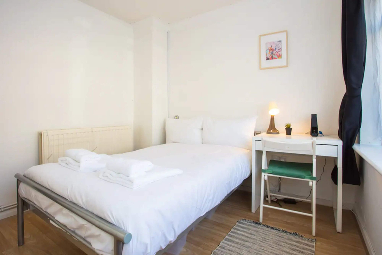 Others 4, Stylish 4BD House With Private Garden - Stratford, London