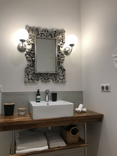 Bathroom 5, Le Clos des Queyries, Gironde