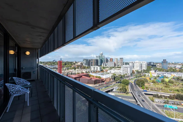 Others 4, Stylish 2-bed Apt in Southbank With Parking, Melbourne