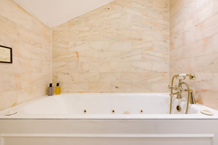 Bathroom 4, The Abbey Notting Hill, London