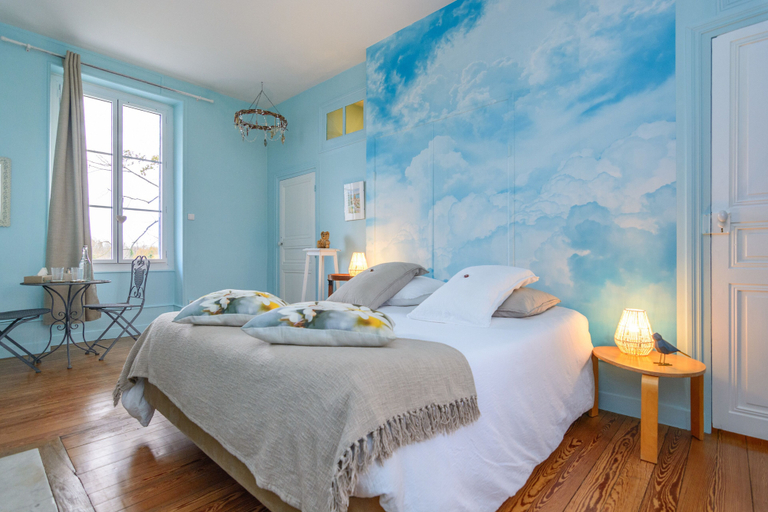 Bedroom 2, Château de la Villeneuve, Saône-et-Loire