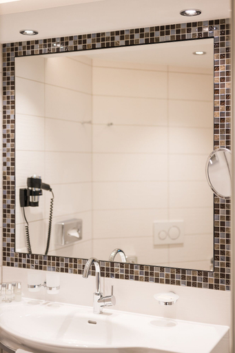 Bathroom 3, Hotel Seespitz, Landeck