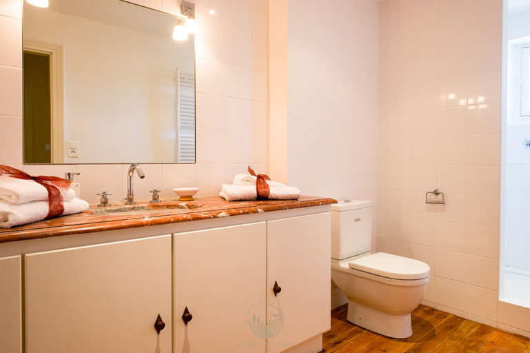 Bathroom, La Maison Vigneronne, Aude