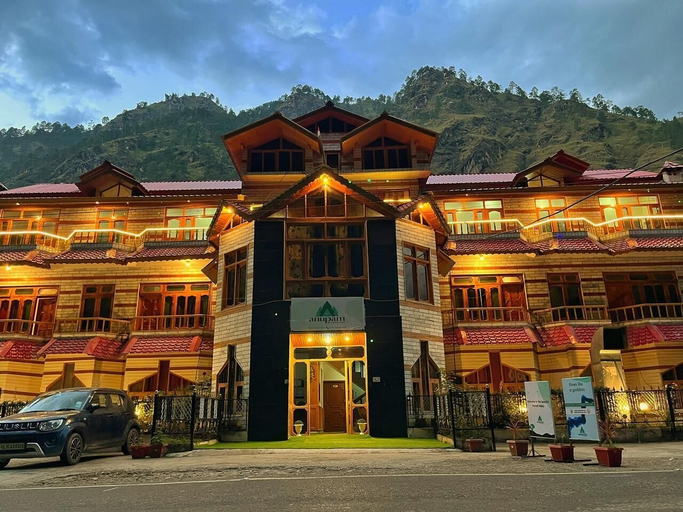 Exterior & Views