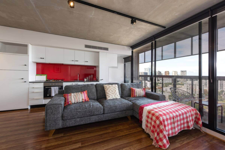 Others 5, Stylish 2-bed Apt in Southbank With Parking, Melbourne