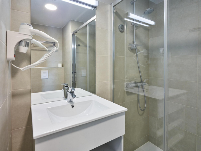 Bathroom 3, Holiday Suites Zeebrugge, West-Vlaanderen
