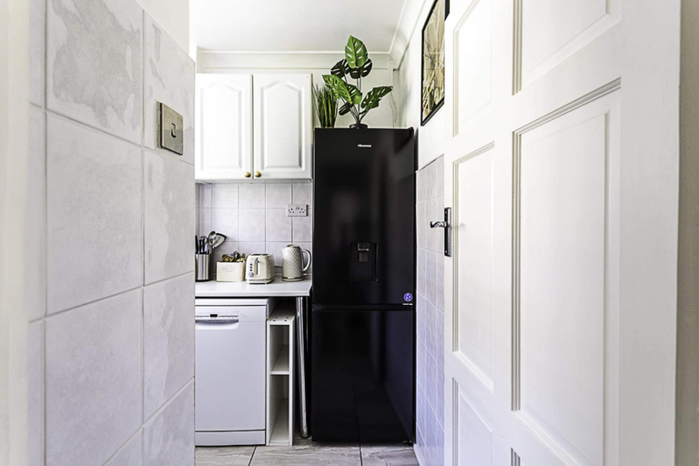 Others 5, Chic High Spec Apartment Near Central London, London