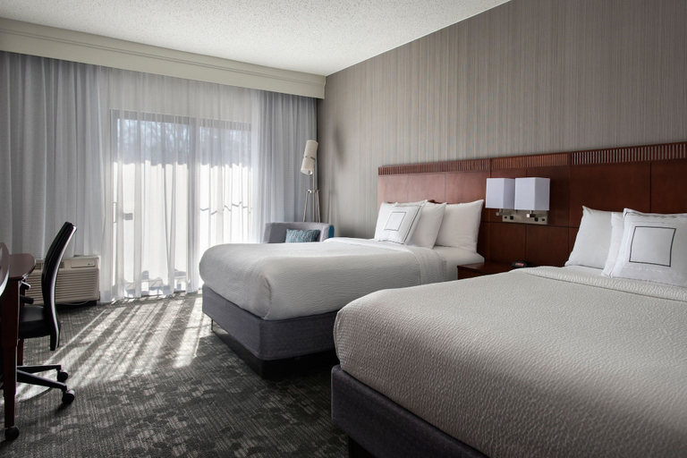 Bedroom 2, Courtyard by Marriott Mahwah, Bergen