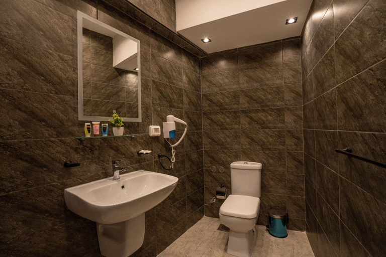 Bathroom 5, Sun and Sand Guest House, Al-'Umraniyah