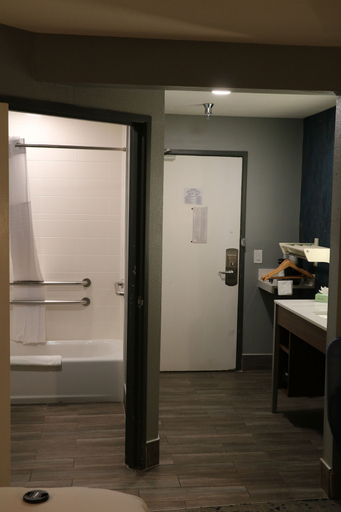 Bathroom 4, La Quinta Inn & Suites by Wyndham Chicago Gurnee, Lake