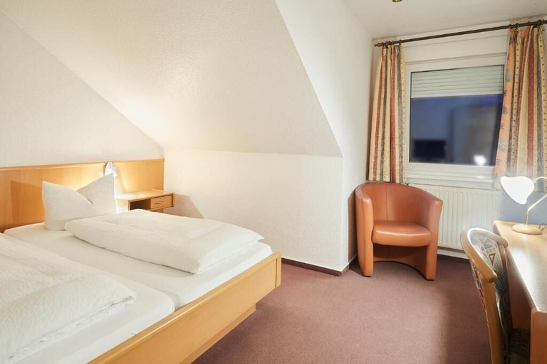 Bedroom 3, Park Hotel Berlin, Heidekreis