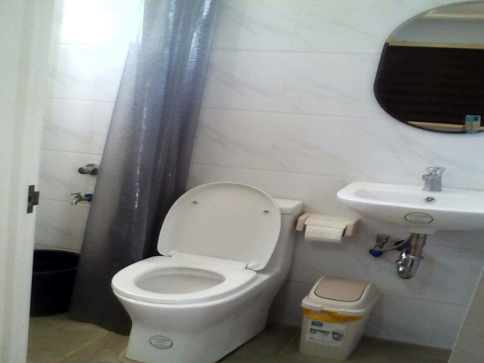 Bathroom 4, Point Gate Inn, Bacolod City