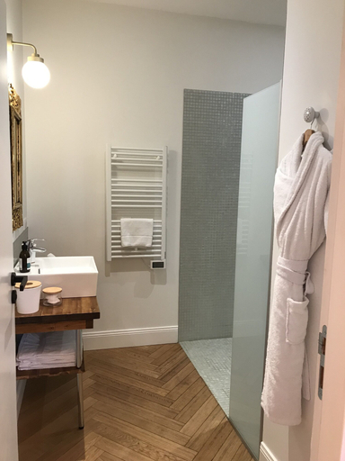 Bathroom 5, Le Clos des Queyries, Gironde