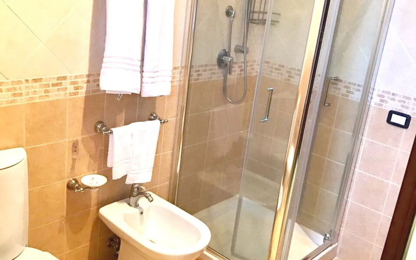 Bathroom 4, Villa Monte Serra, Catania