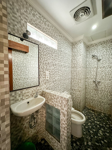 Bathroom 23