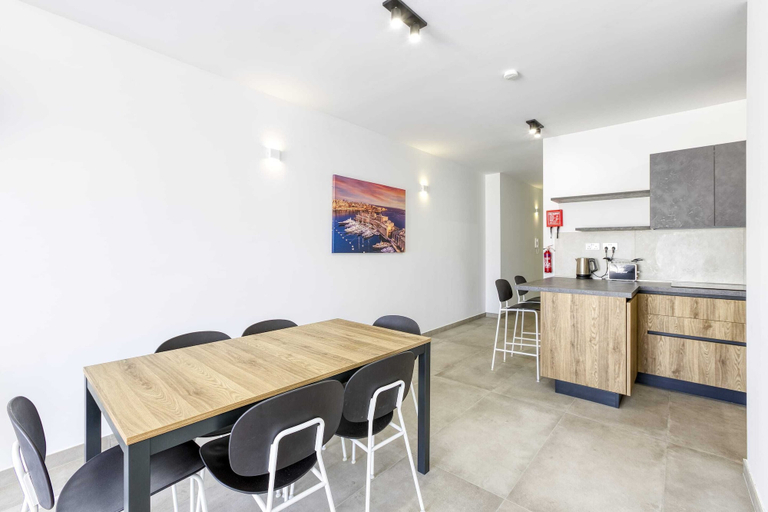 Others 5, Gzira Suite 14